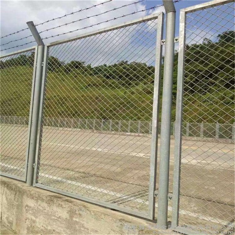 黑龍江鋼板網(wǎng)防護柵欄
