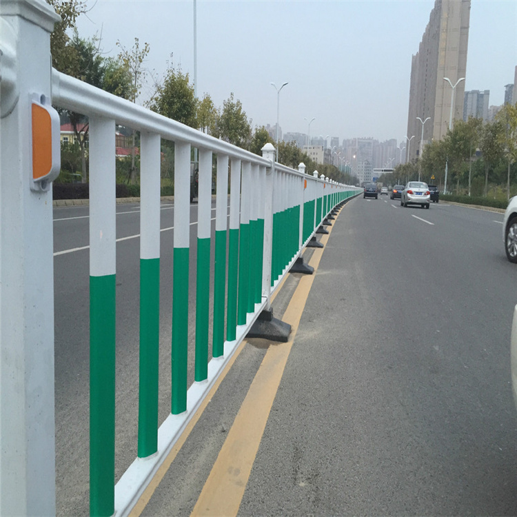 公路中間防護(hù)欄