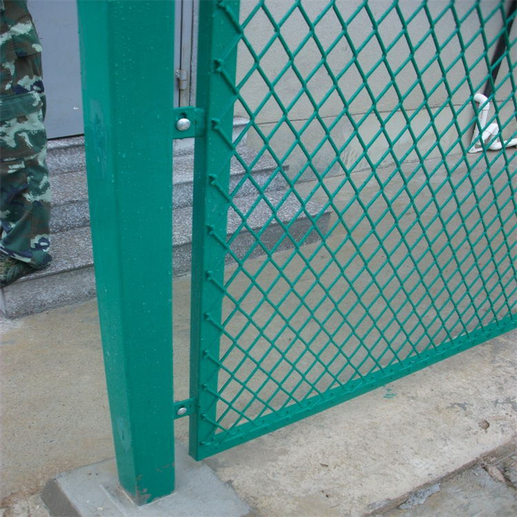 西藏鋼板網(wǎng)圍欄
